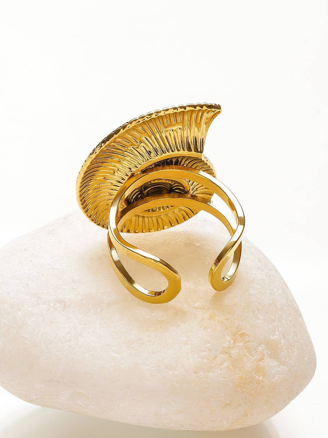 Shell Motif Gold Statement Ring フリーサイズ