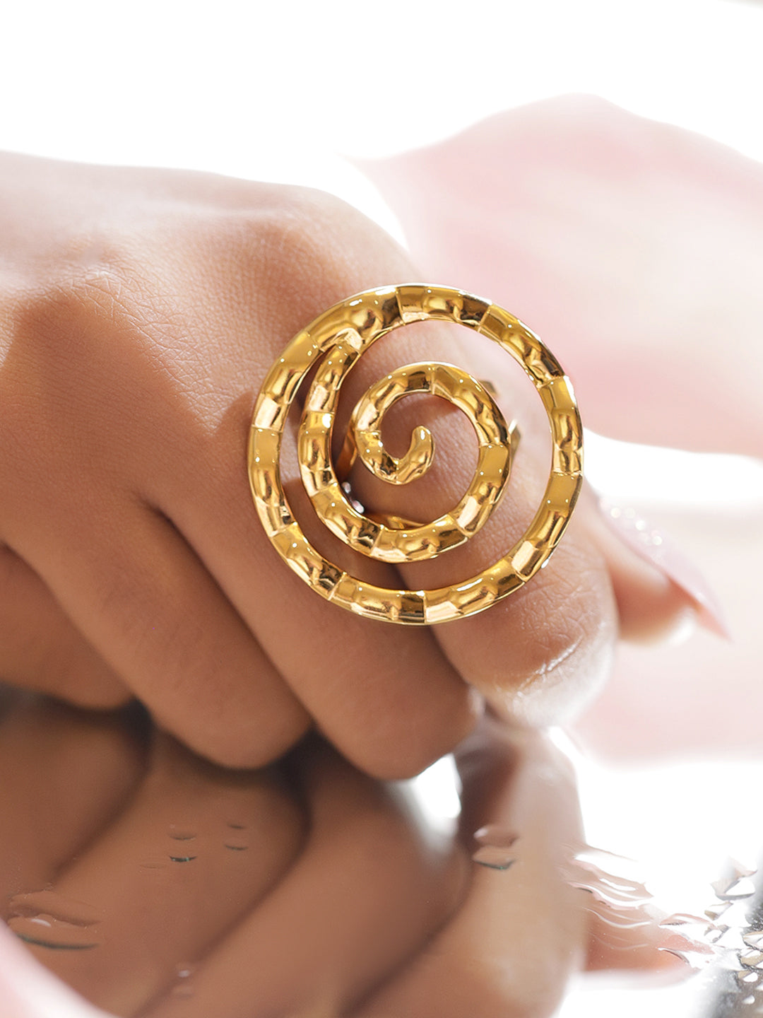 Spiral Gold Toned Statement Ring フリーサイズ