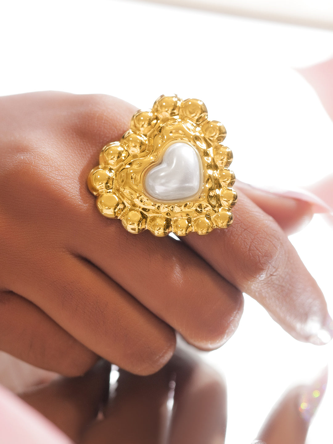 Gold Toned Heart Motif Statement Ring フリーサイズ