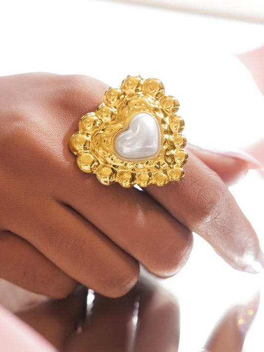 Gold Toned Heart Motif Statement Ring フリーサイズ