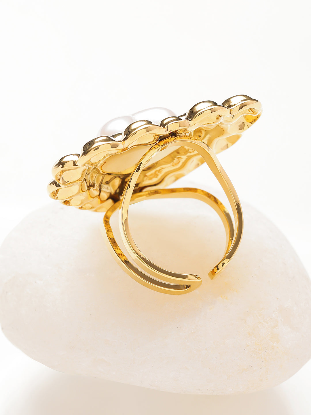 Gold Toned Heart Motif Statement Ring フリーサイズ
