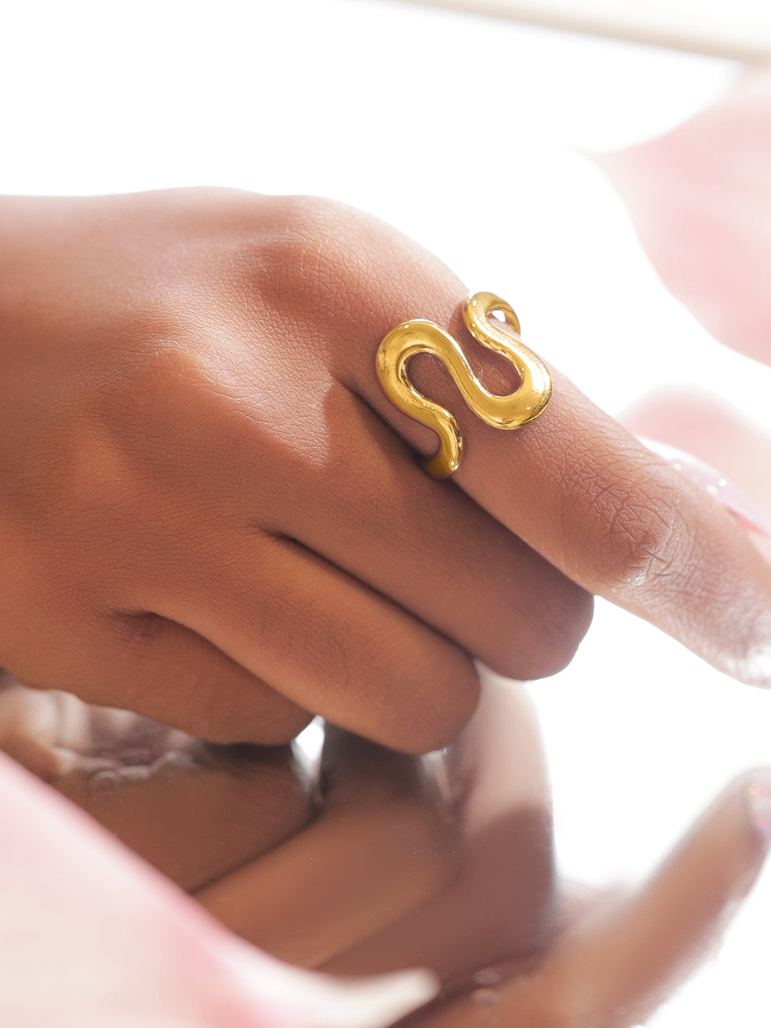 Snake Motif Gold Toned Statement Ring フリーサイズ