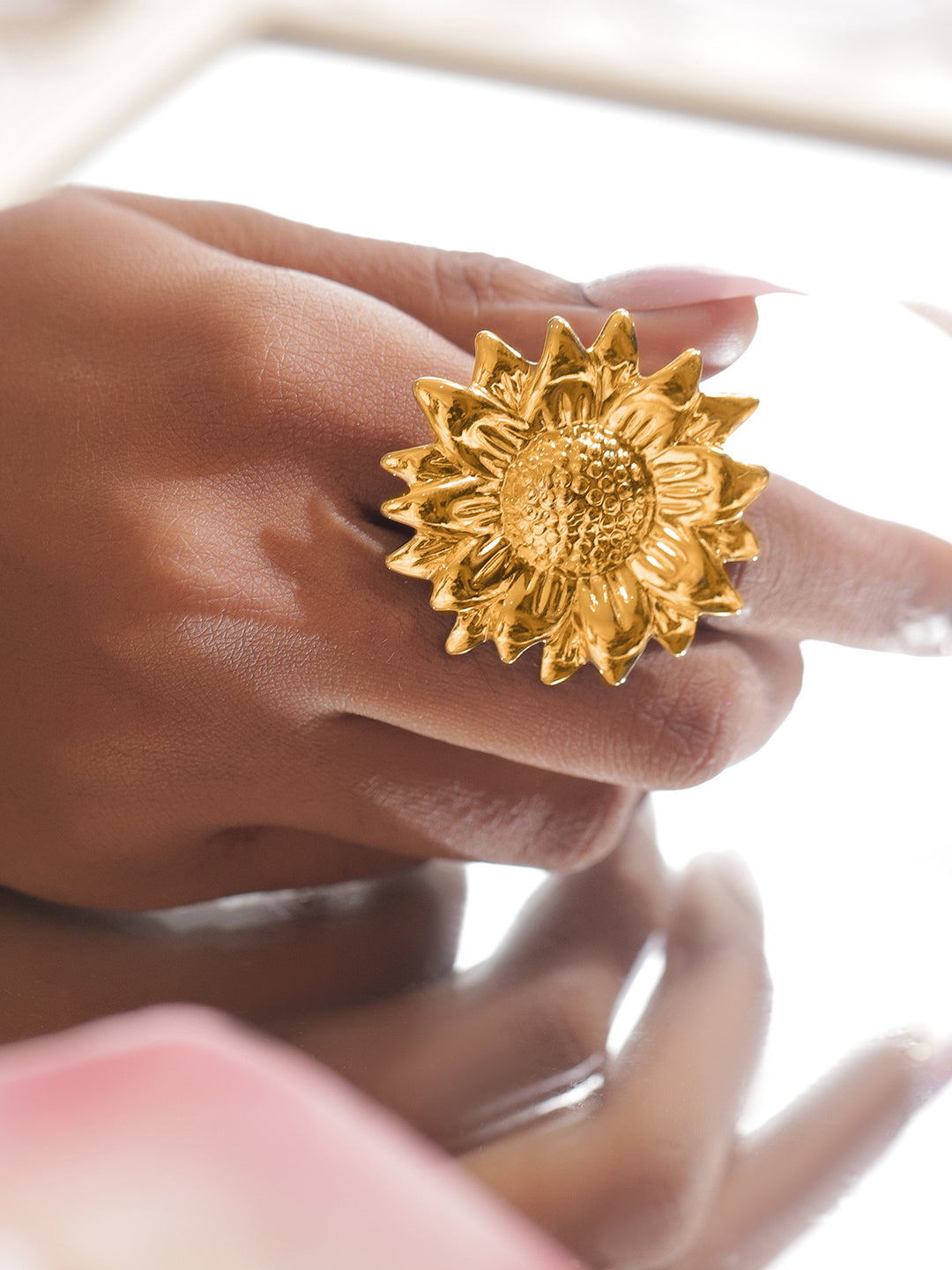 Gold Sunflower Motif Statement Ring フリーサイズ