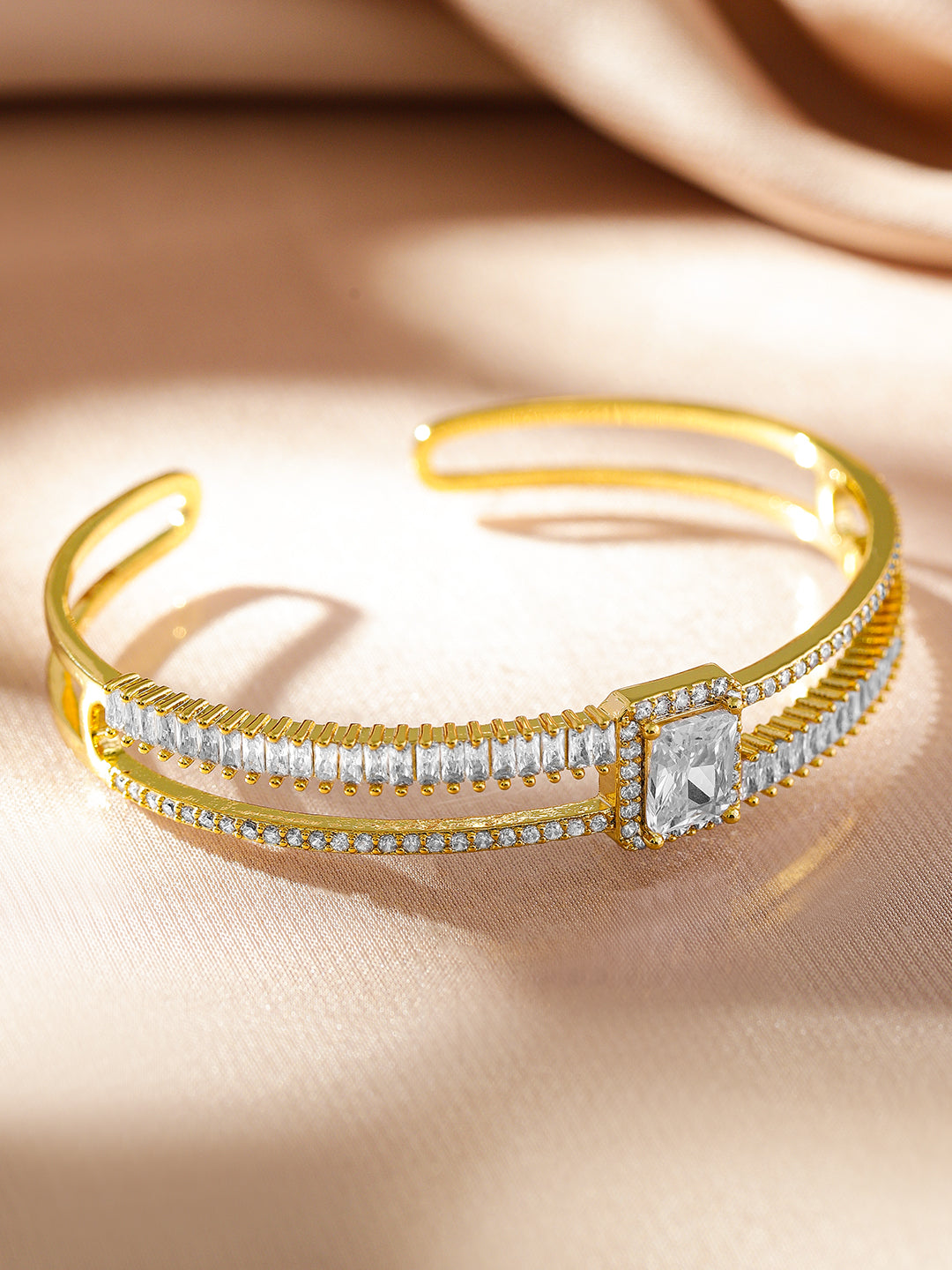 Regal Gold Amercian Diamond Zirconia Bracelet Gold