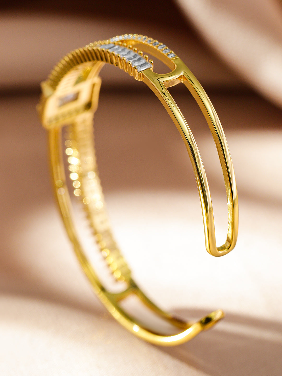 Regal Gold Amercian Diamond Zirconia Bracelet Gold