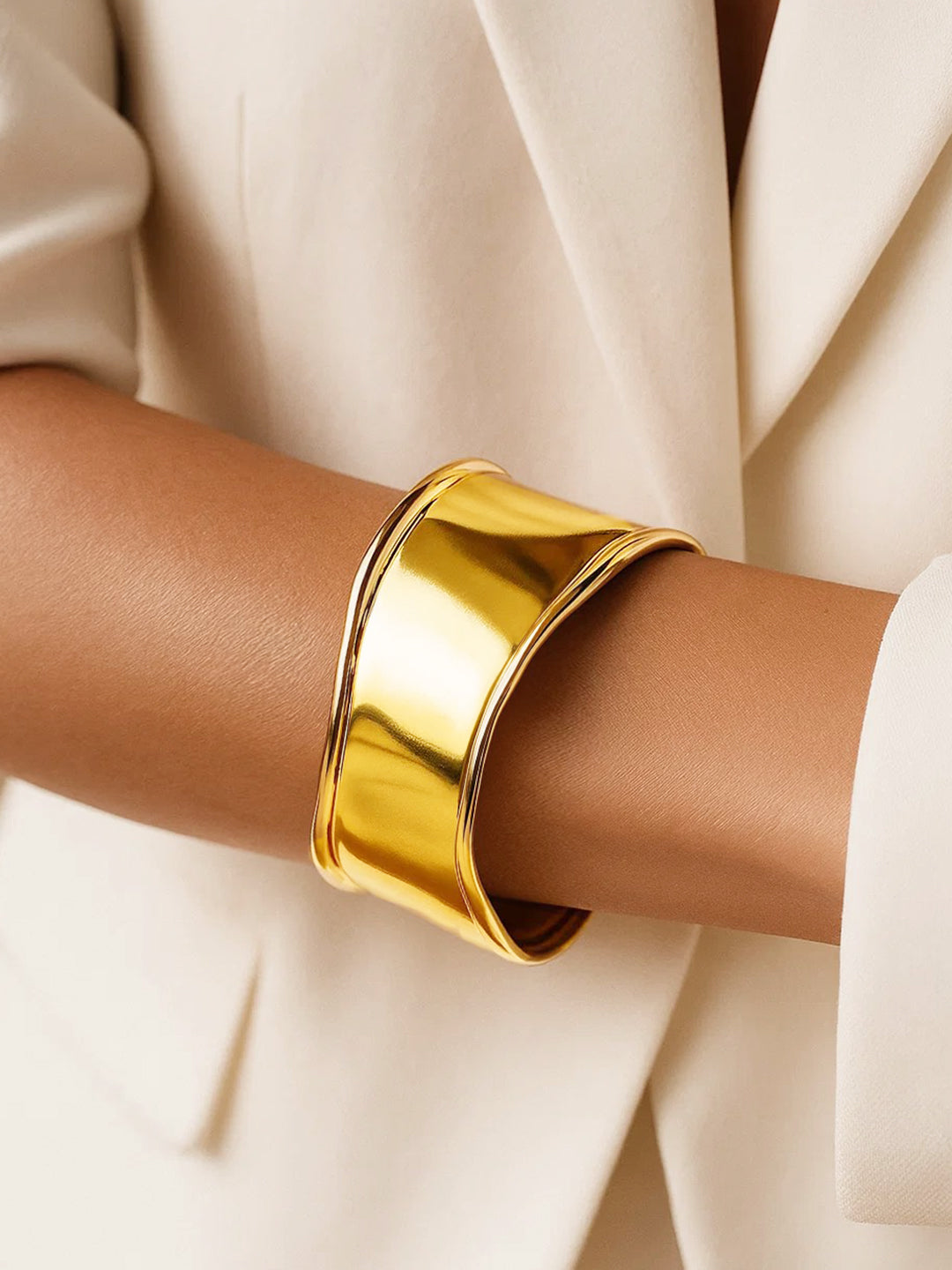 Gold Toned Wide Cuff Bracelet フリーサイズ