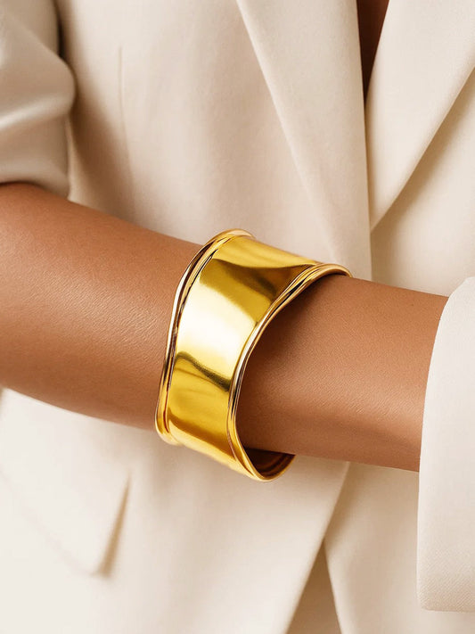 Gold Toned Wide Cuff Bracelet フリーサイズ