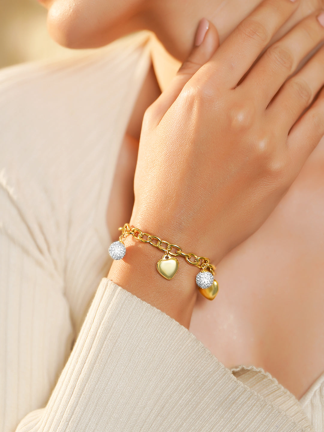 Gold Bracelet With Crystal & Heart Charms フリーサイズ