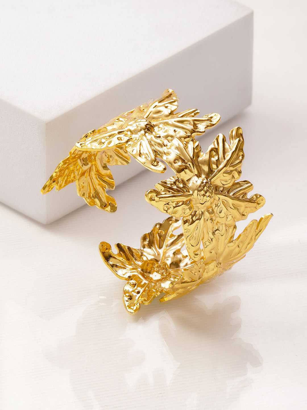 【Rubans】 Voguish 22K Gold-Plated Floral Design Golden Cuff Bracelet｜ヴォーギッシュ 22Kゴールドメッキ フローラル ゴールデン カフブレスレット