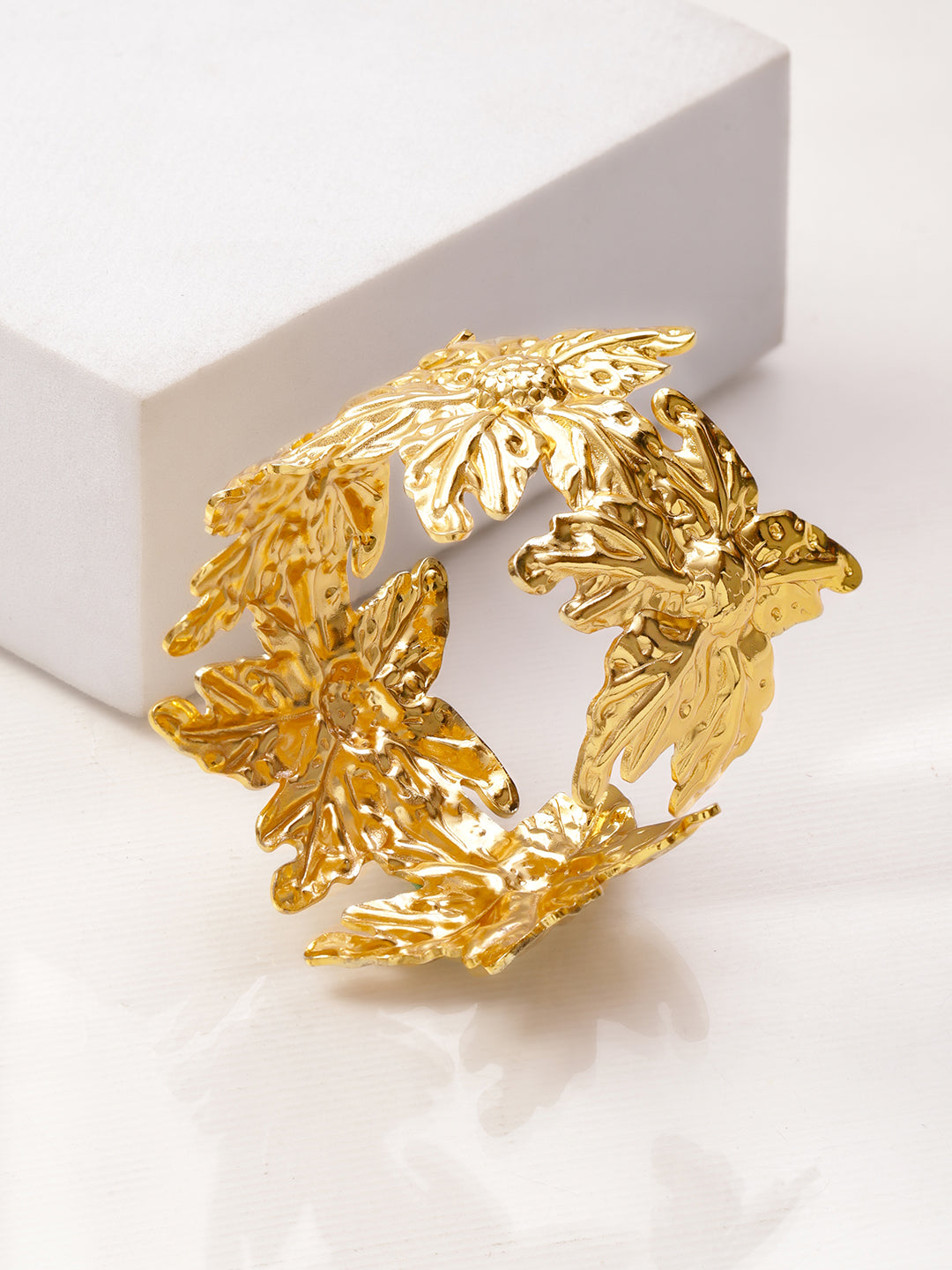 【Rubans】 Voguish 22K Gold-Plated Floral Design Golden Cuff Bracelet｜ヴォーギッシュ 22Kゴールドメッキ フローラル ゴールデン カフブレスレット