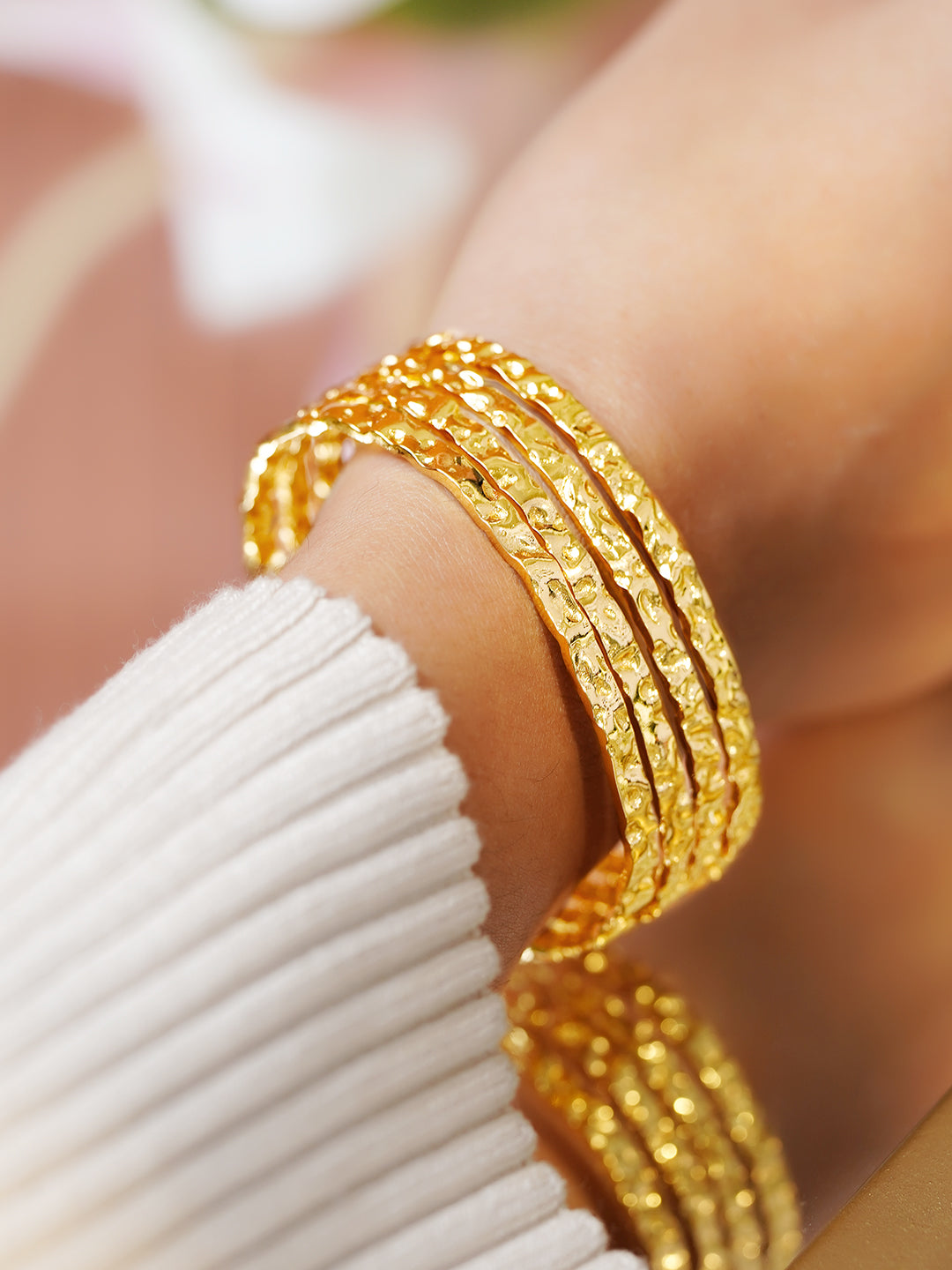 Rubans Voguish 18K Gold-Plated Stainless Steel Tarnish-Free Waterproof Hammered Cuff Bracelet フリーサイズ