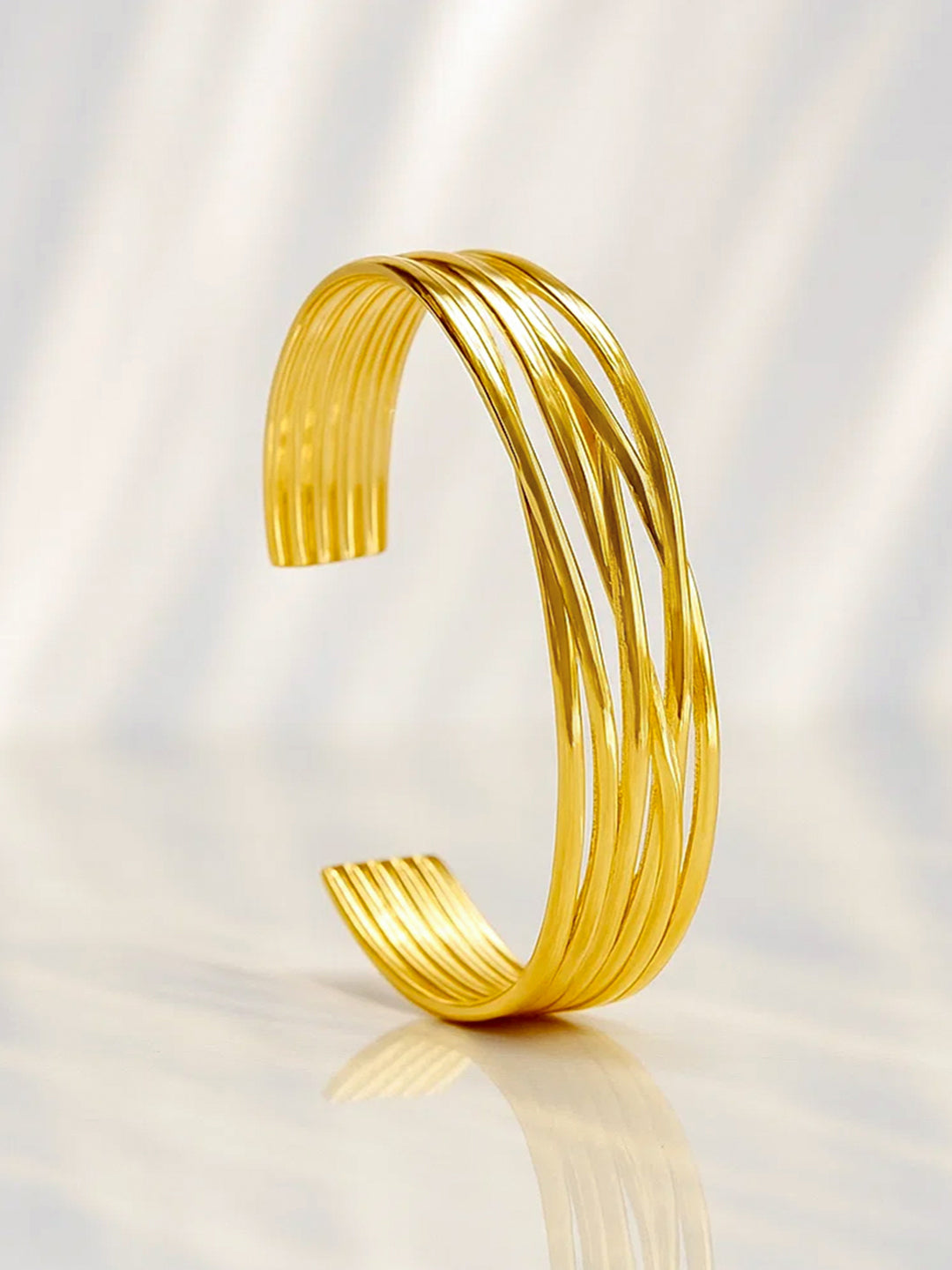 Bold Open Cuff Golden Bracelet フリーサイズ