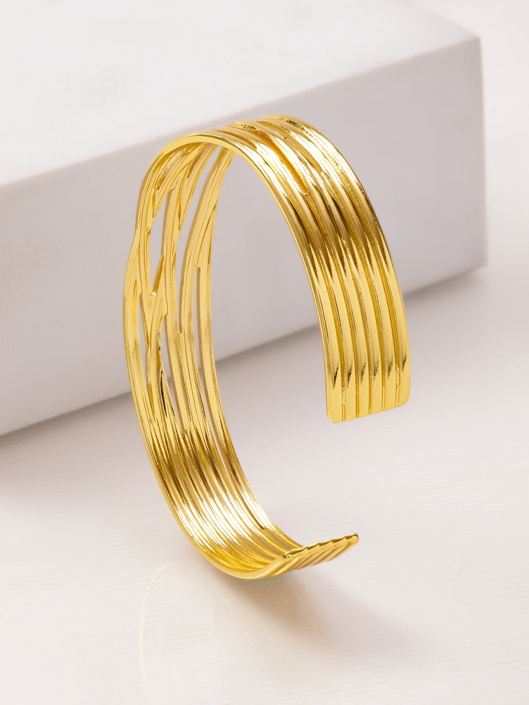 Bold Open Cuff Golden Bracelet フリーサイズ