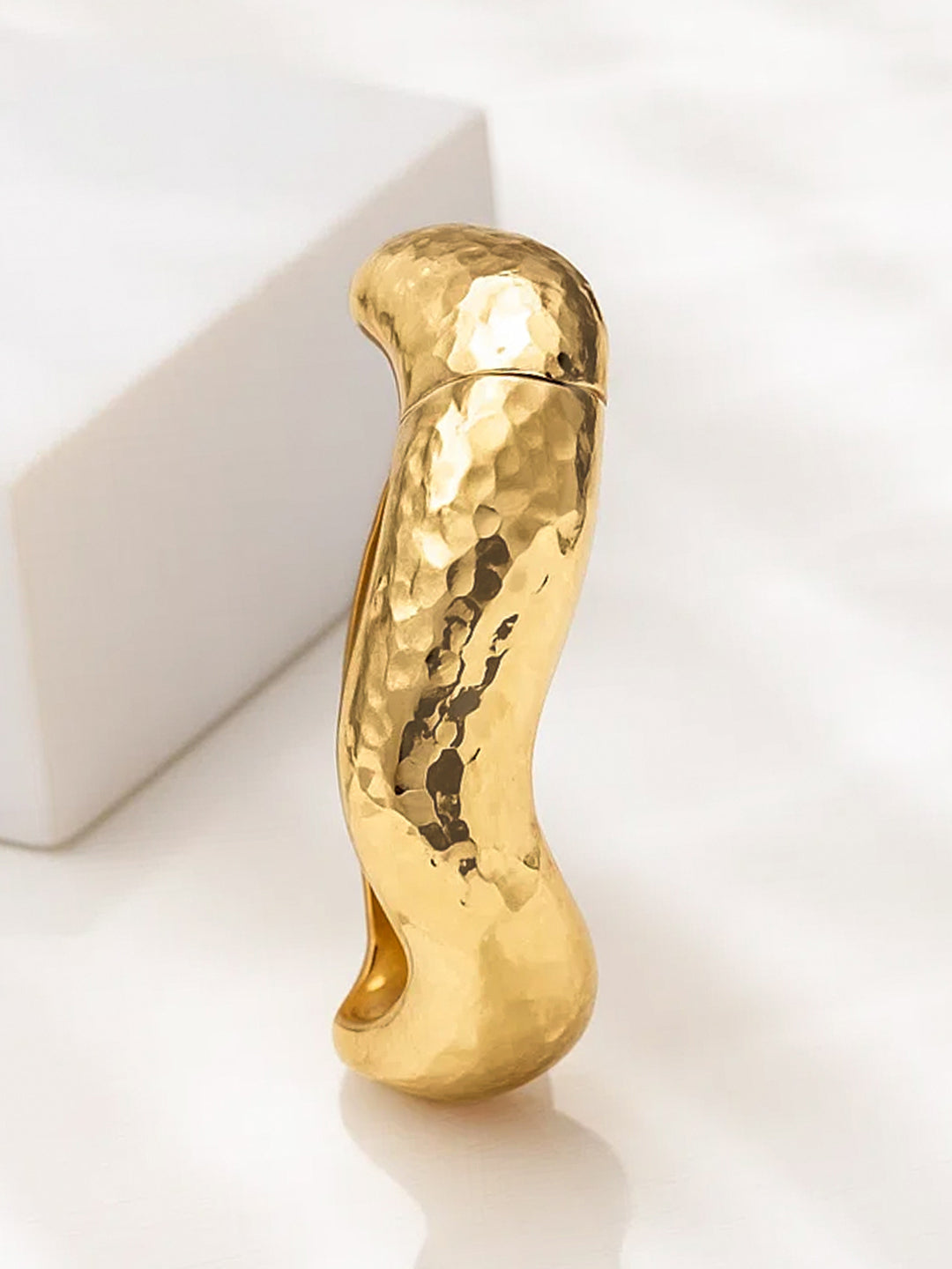 Wavy Textured Bold Statement Gold Bracelet フリーサイズ