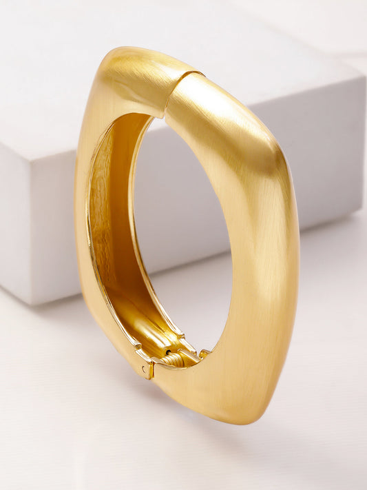 Geometric Gold Toned Bold Modern Bracelet フリーサイズ
