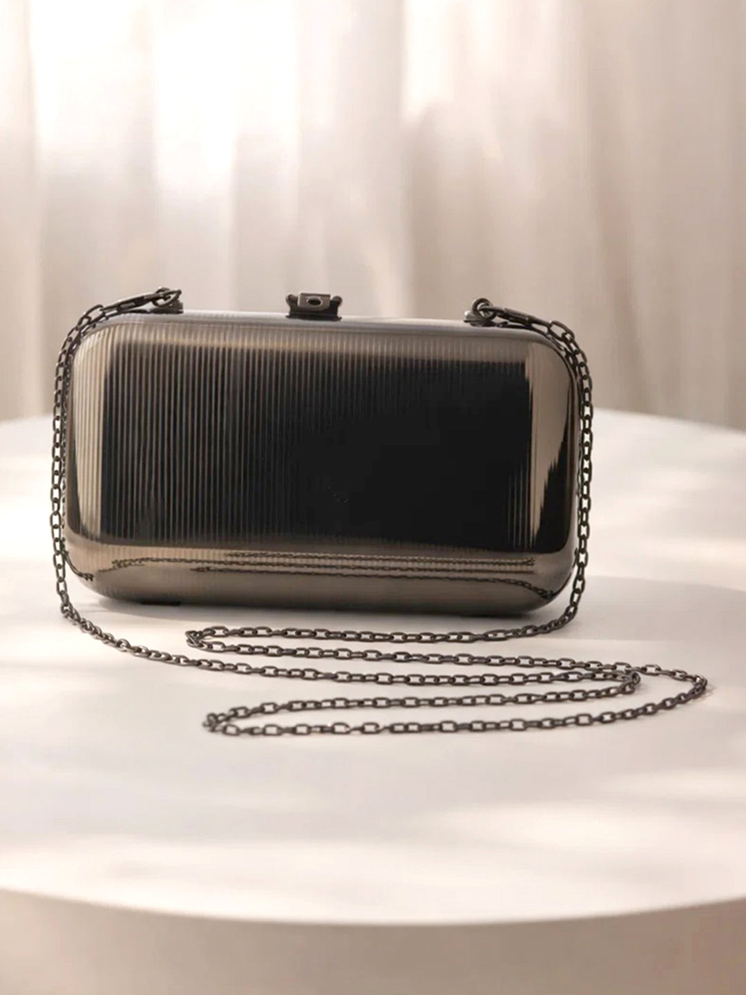 Midnight Black Ribbed Metallic Box Clutch フリーサイズ