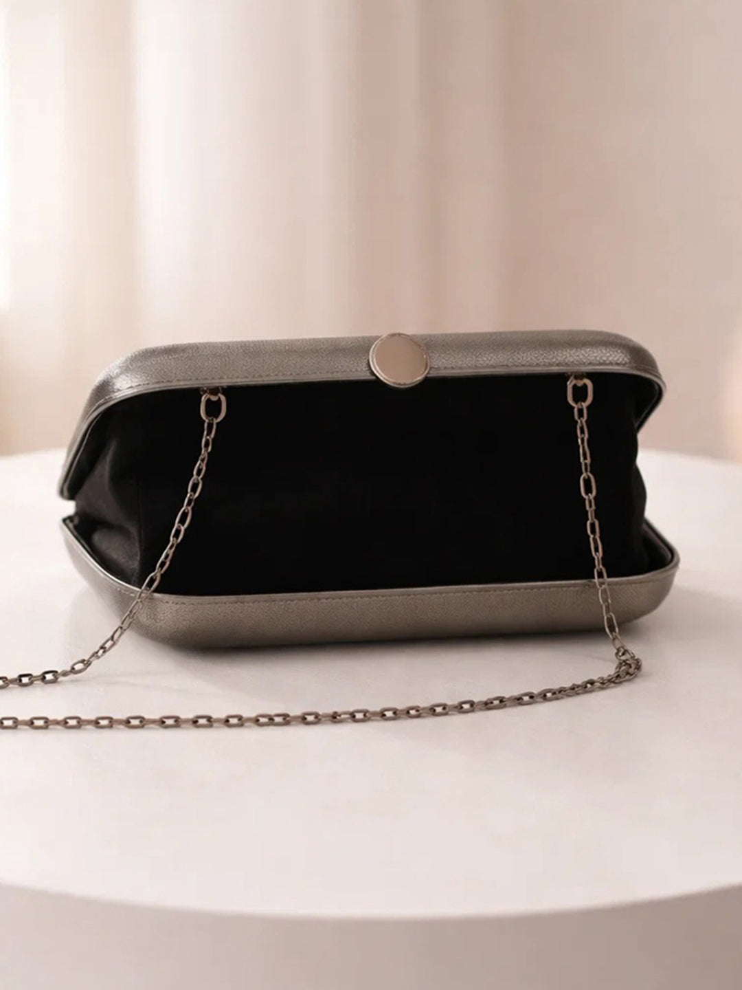 Midnight Black Ribbed Metallic Box Clutch フリーサイズ