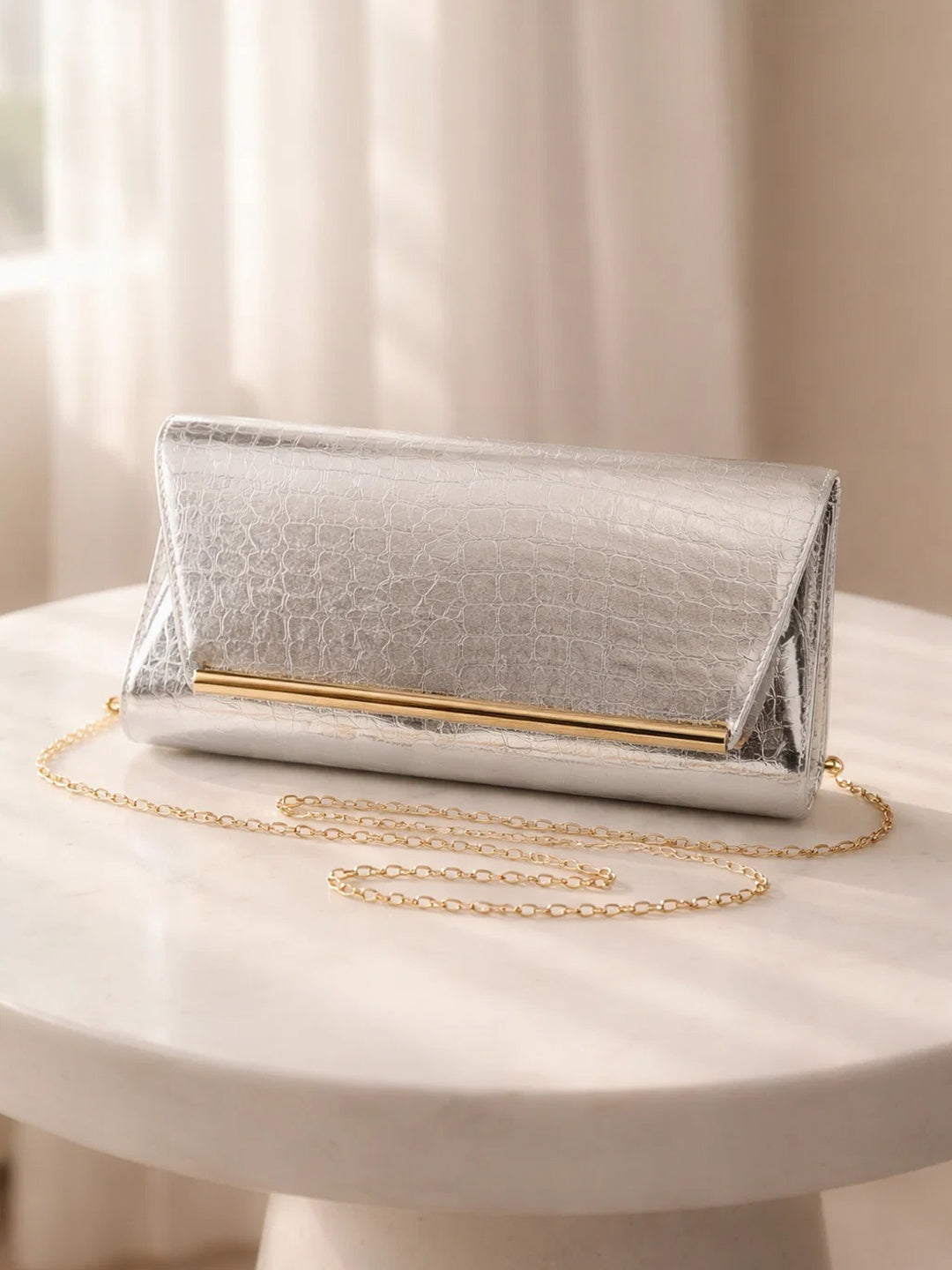 Metallic Silver Croc Chic Envelope Clutch フリーサイズ