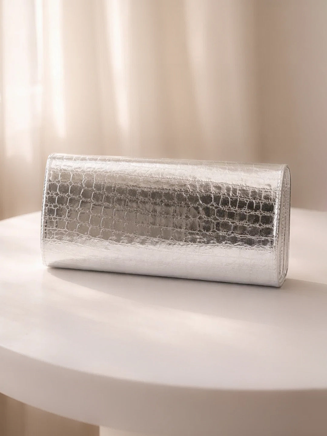 Metallic Silver Croc Chic Envelope Clutch フリーサイズ