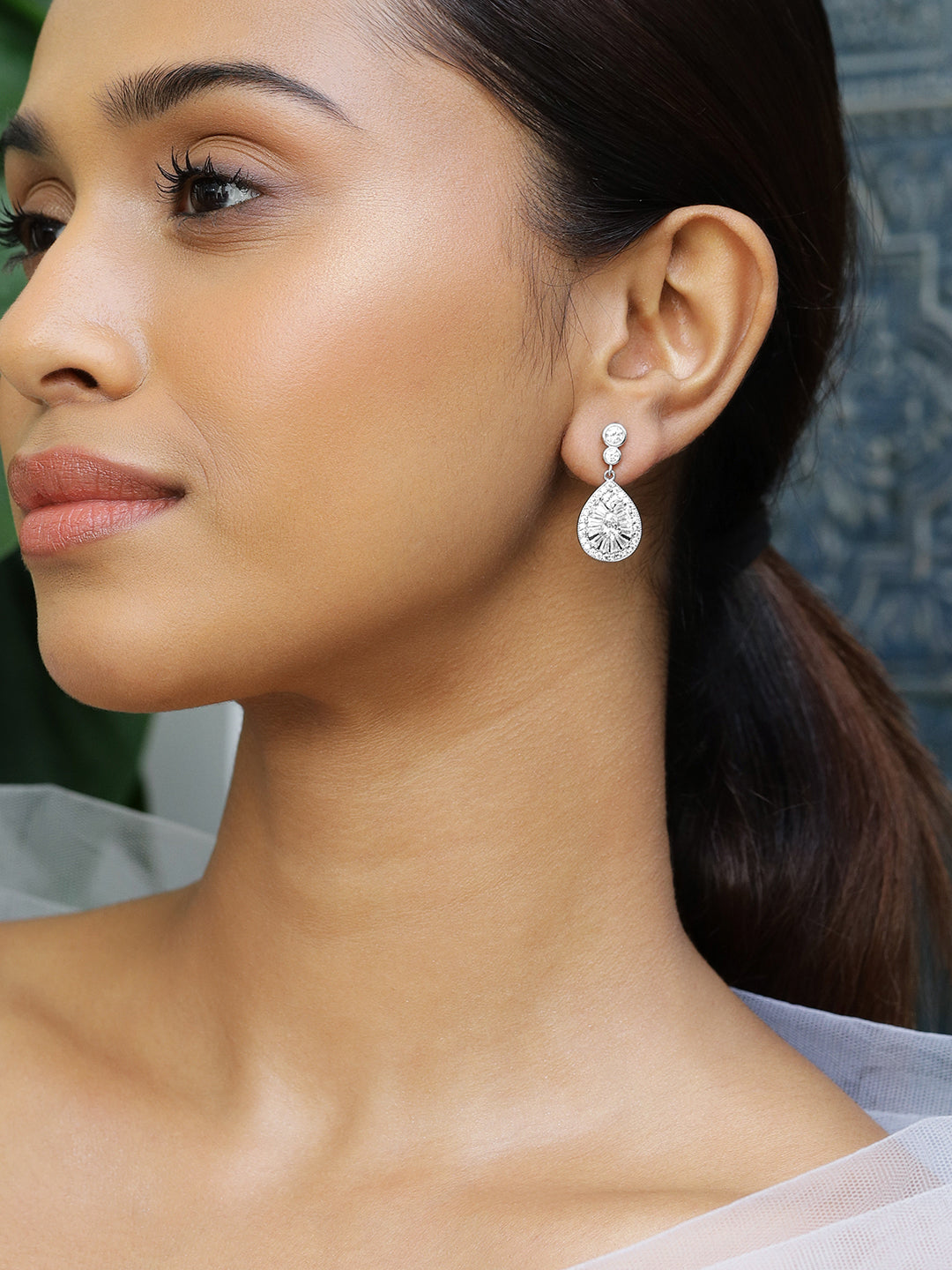 【Rubans】 Whispers of Crystals Rhodium Plated Teardrop Earrings｜ウィスパーズ オブ クリスタル ロジウムメッキ ティアドロップ イヤリング
