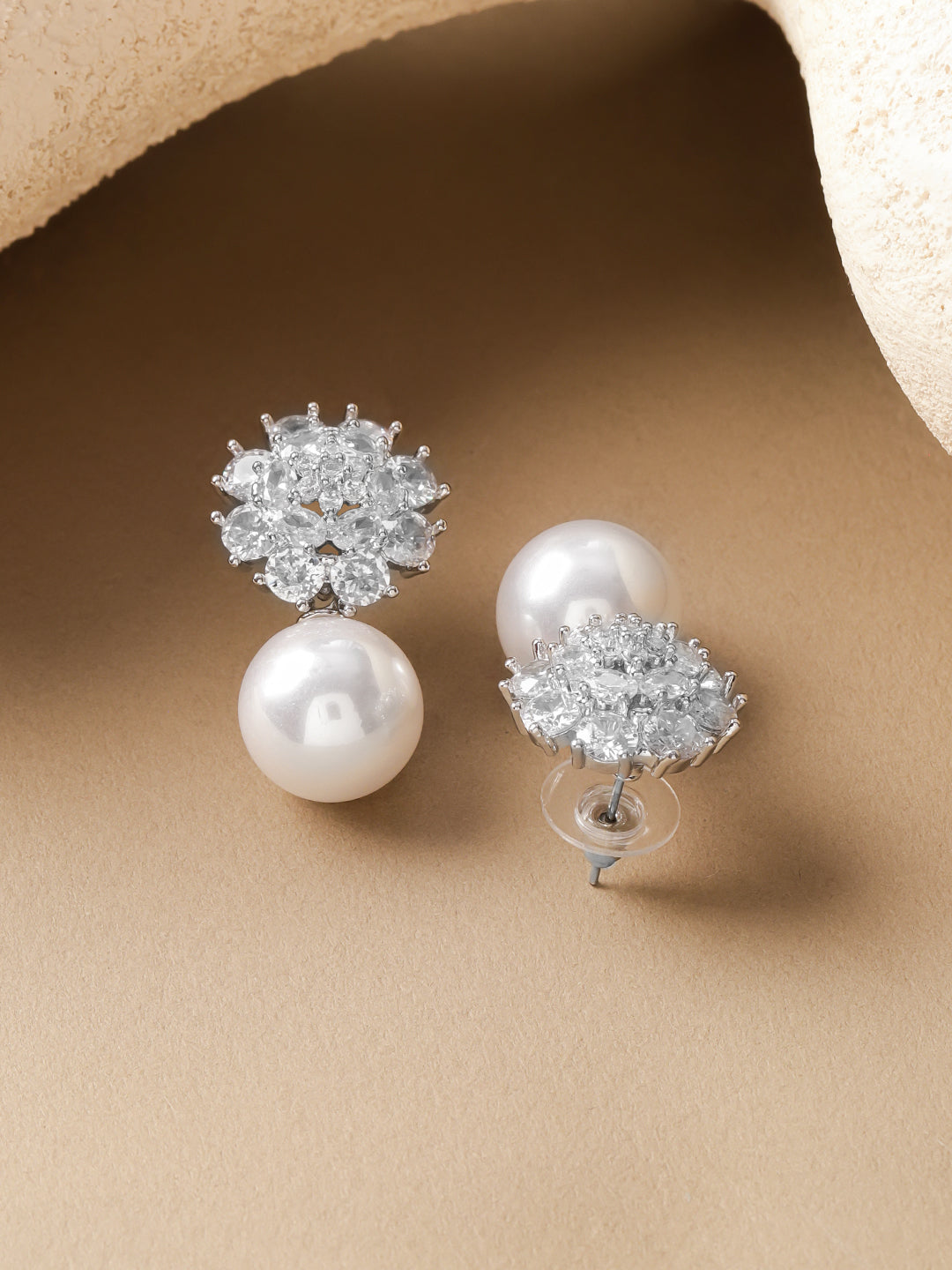 Floral White Pearl Drop Stud Earrings フリーサイズ
