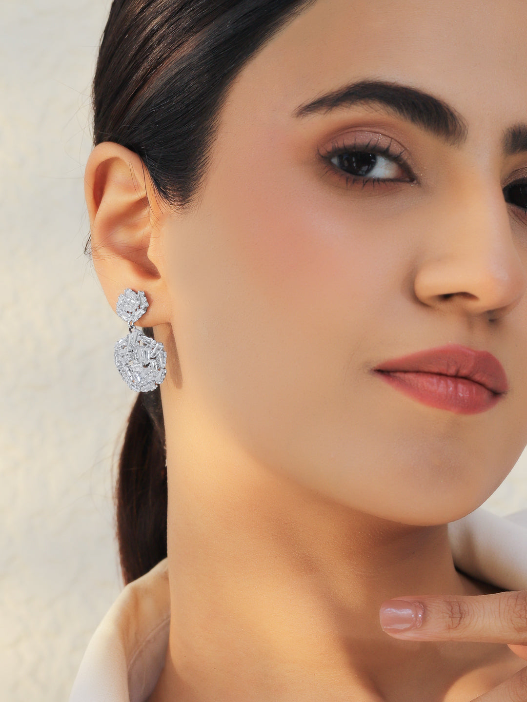 Drop Earrings With White Crystals フリーサイズ