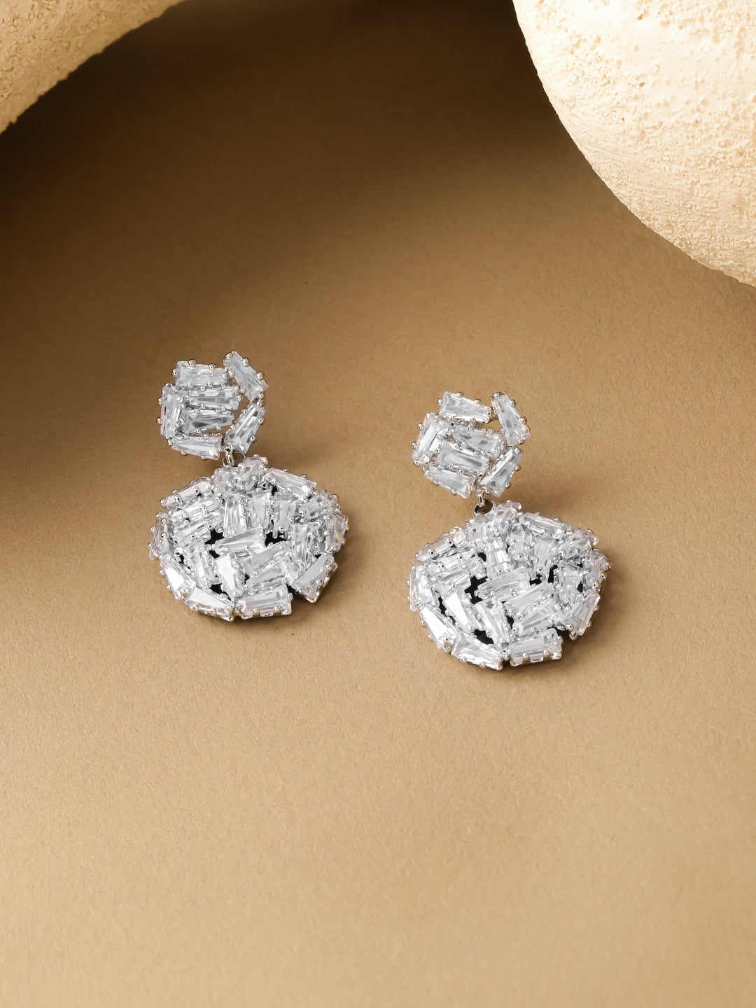 Drop Earrings With White Crystals フリーサイズ