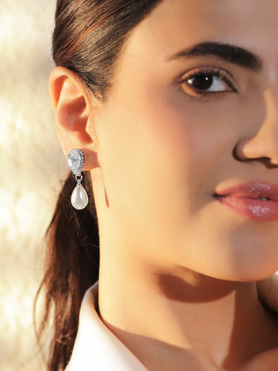 White Crystal Pearl Drop Earrings フリーサイズ