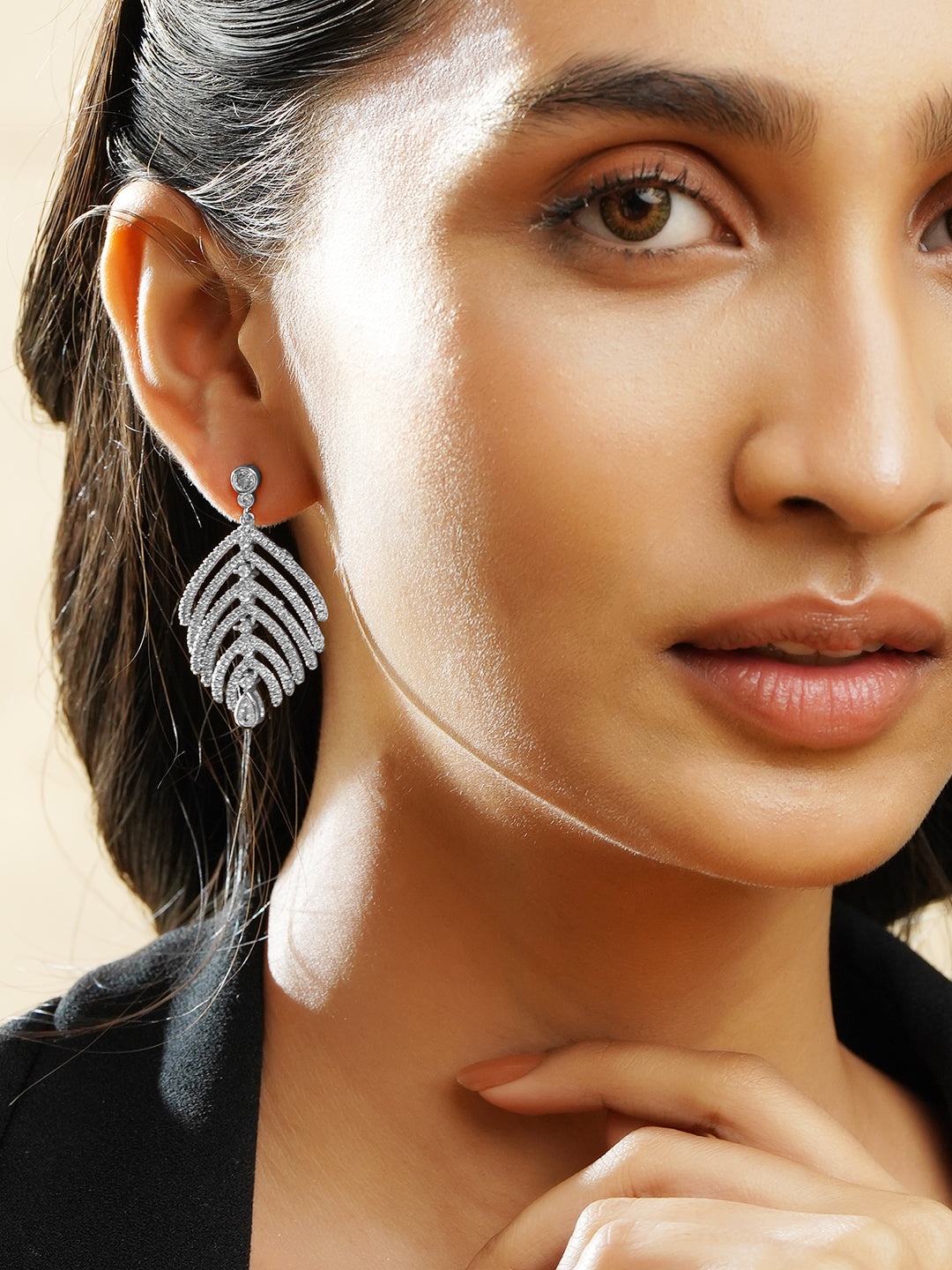 Rubans Rhodium-Plated Leaf Design Earrings with Sparkling Cubic Zirconia Stones フリーサイズ