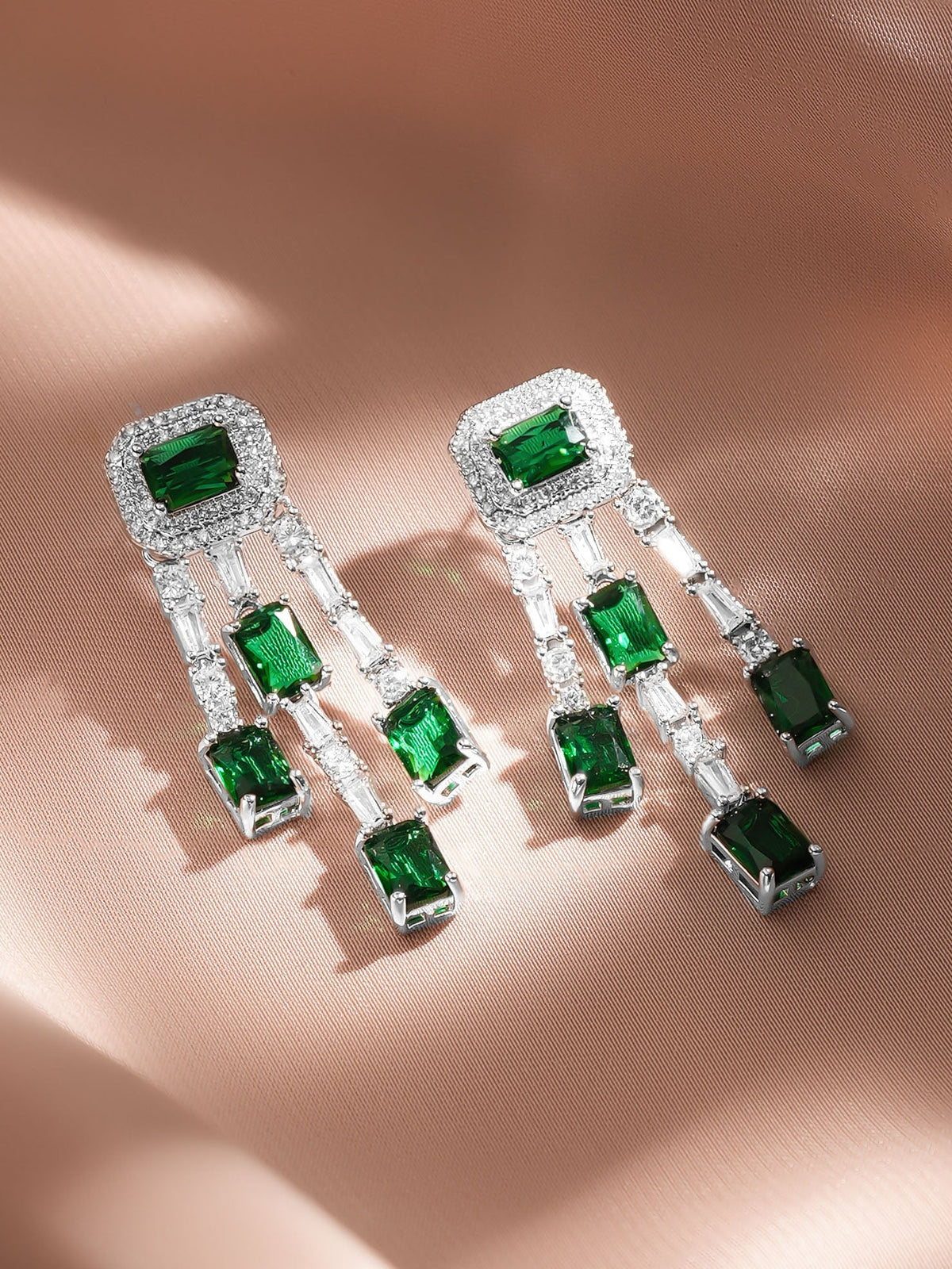 Rubans Rhodium-Plated Emerald Green & White Crystal AD Studded Statement Drop Earrings フリーサイズ