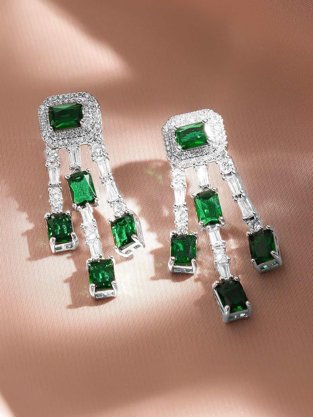 Rubans Rhodium-Plated Emerald Green & White Crystal AD Studded Statement Drop Earrings フリーサイズ