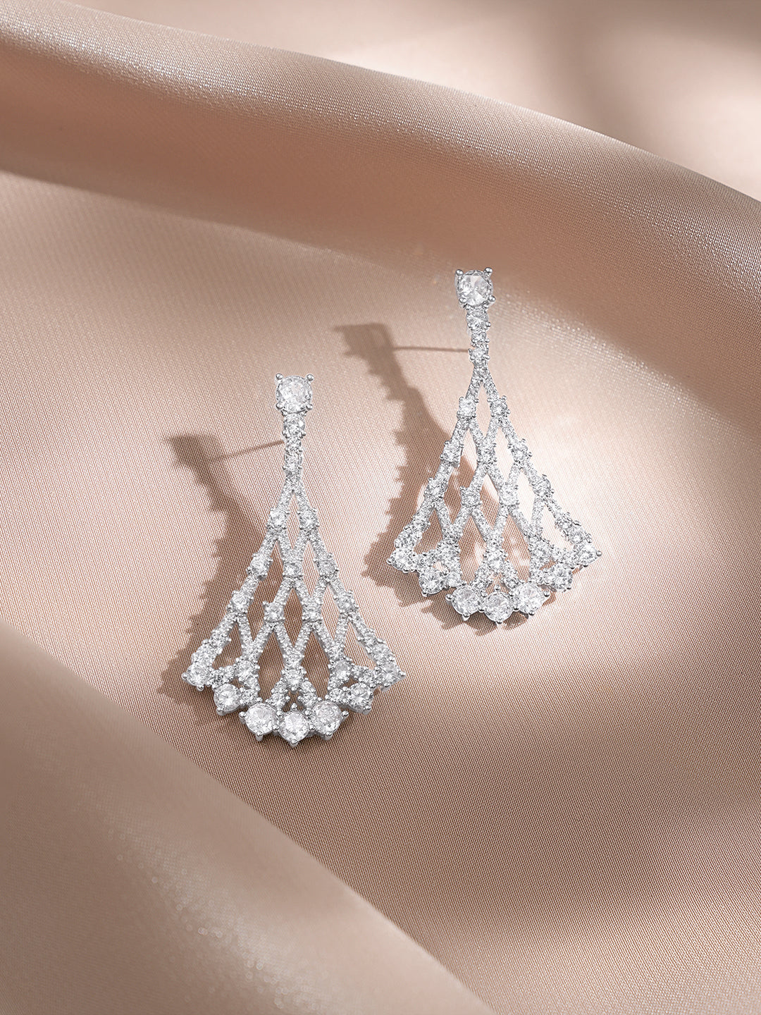 Rubans Rhodium-Plated Lattice Fan Design Cubic Zirconia Dangler Earrings フリーサイズ