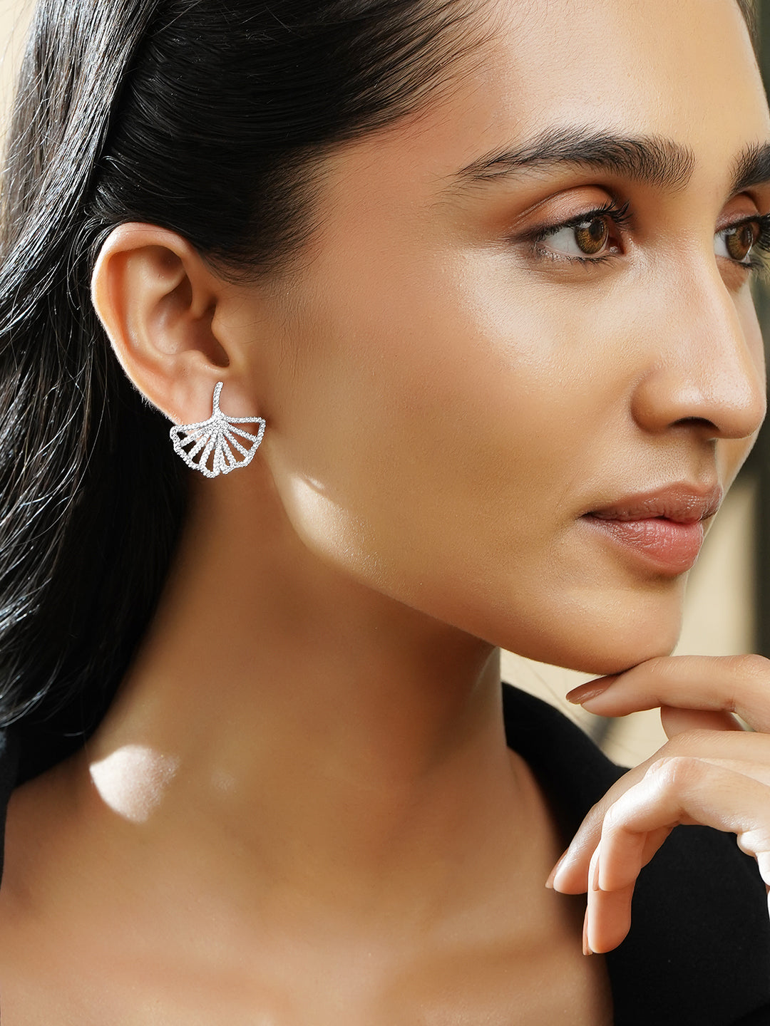Rubans Rhodium-Plated White Crystal AD Open Fan Motif Stylish Statement Stud Earrings フリーサイズ
