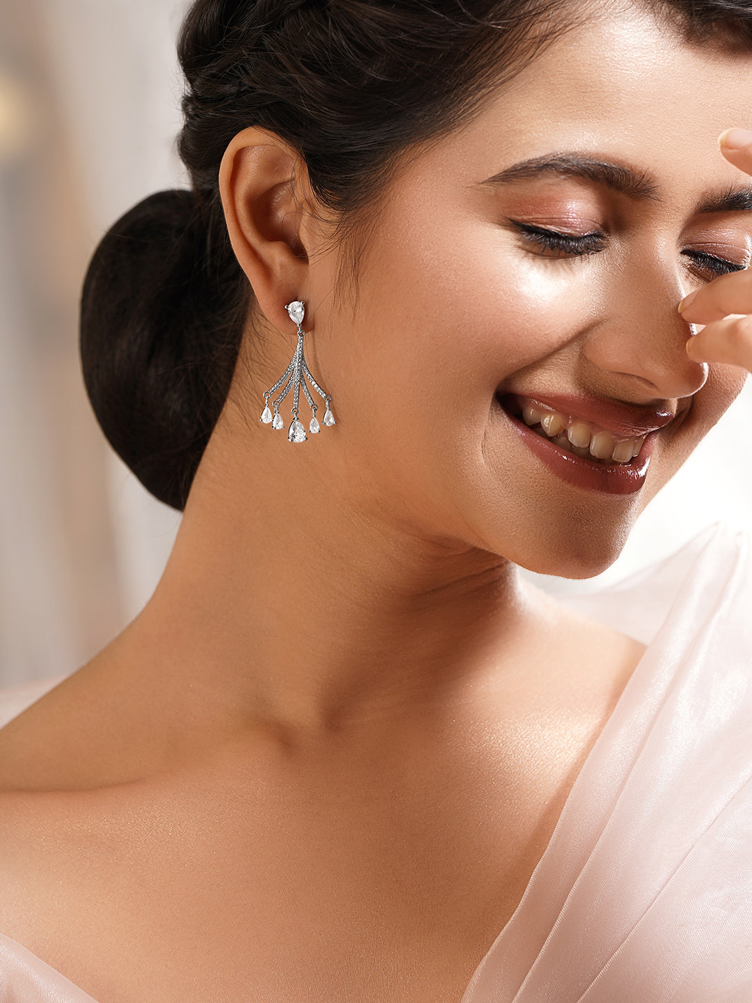 Luxe Silver Crystal Cascade Earrings フリーサイズ