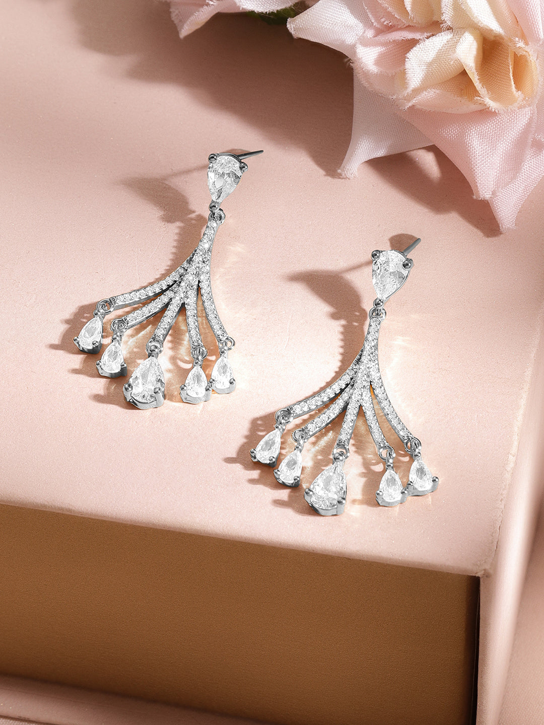 Luxe Silver Crystal Cascade Earrings フリーサイズ