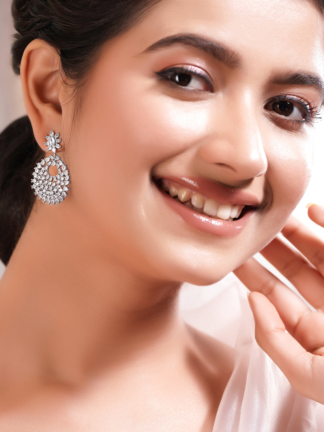 Rhodium Plated Brass American Diamond Floral Drop Earrings フリーサイズ