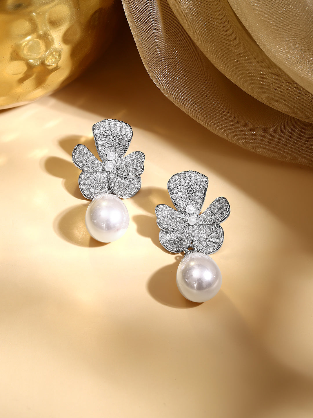 【Rubans】 Rhodium Plated Crystal Bloom Pearl Drop Earrings｜ロジウムメッキ クリスタル ブルーム パールドロップ イヤリング