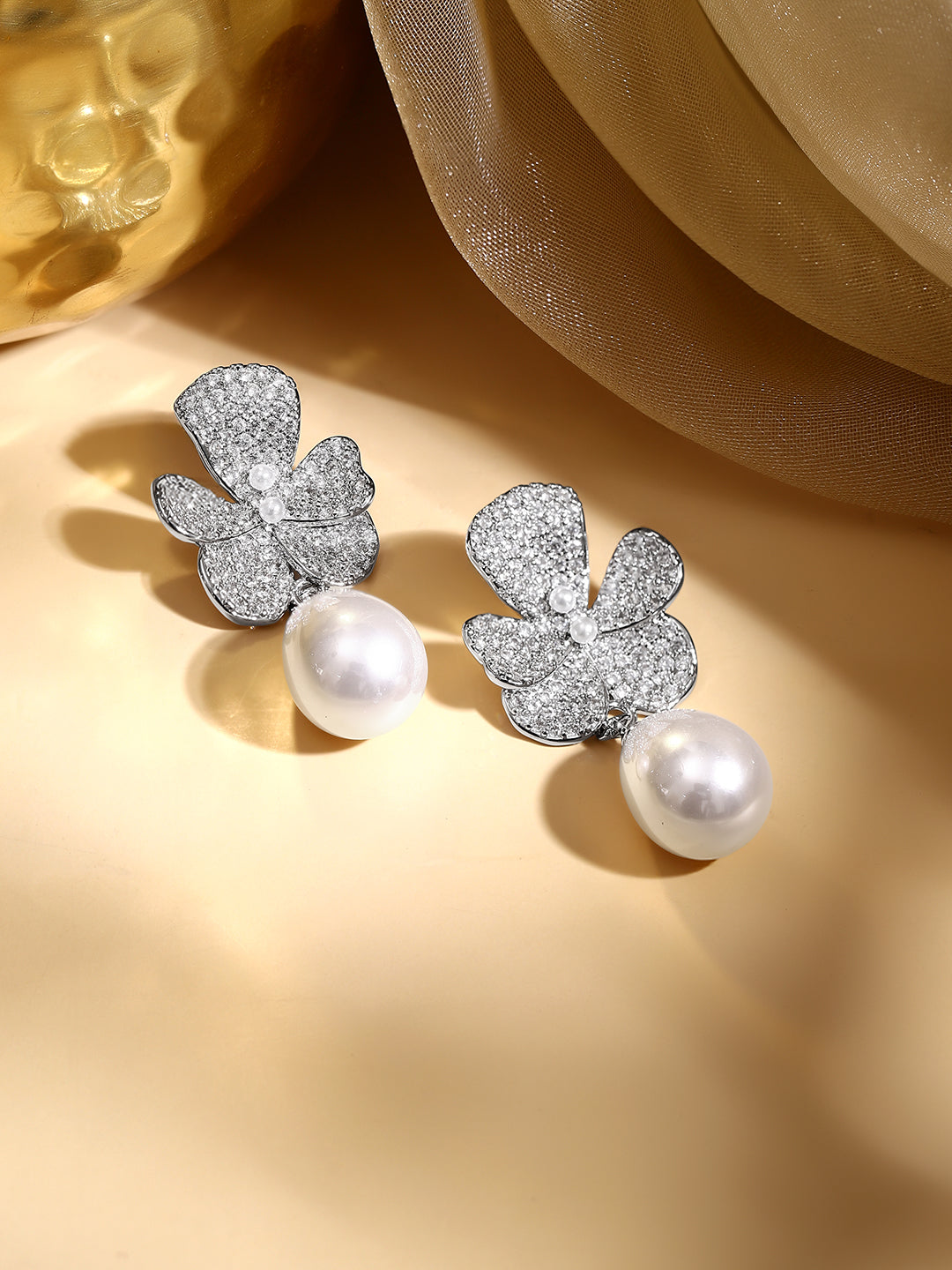 【Rubans】 Rhodium Plated Crystal Bloom Pearl Drop Earrings｜ロジウムメッキ クリスタル ブルーム パールドロップ イヤリング