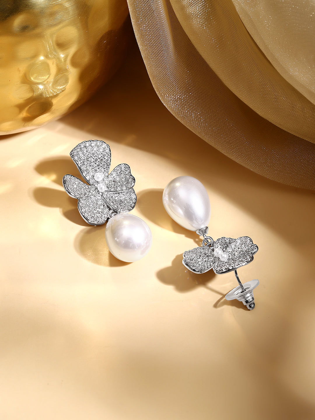 【Rubans】 Rhodium Plated Crystal Bloom Pearl Drop Earrings｜ロジウムメッキ クリスタル ブルーム パールドロップ イヤリング