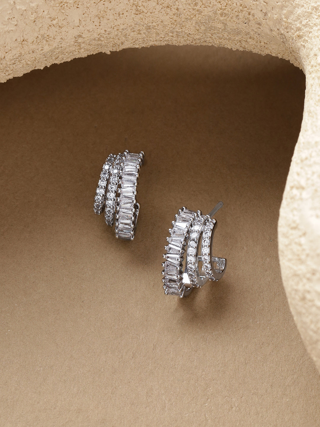 Studded triple layer half hoop earrings フリーサイズ