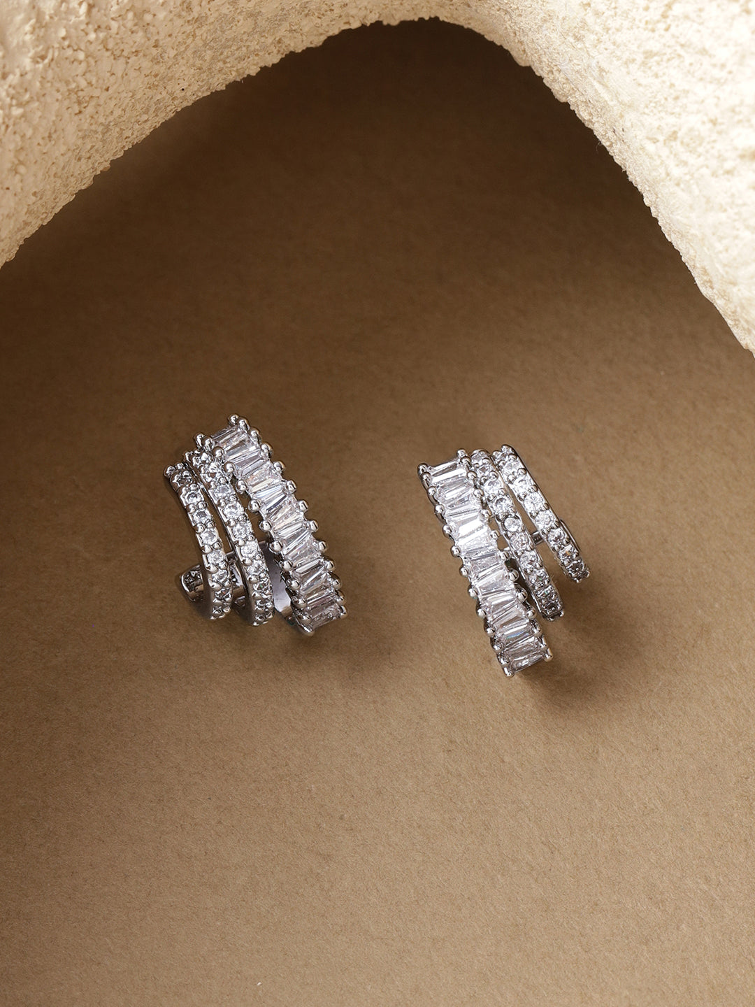 Studded triple layer half hoop earrings フリーサイズ