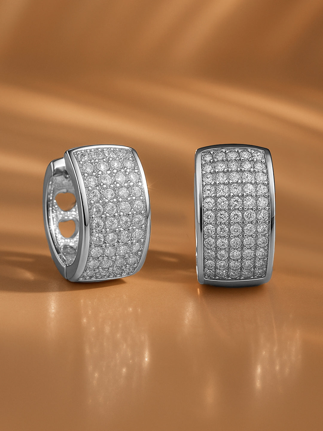 Sleek Silver American Diamond Zirconia Hoops フリーサイズ
