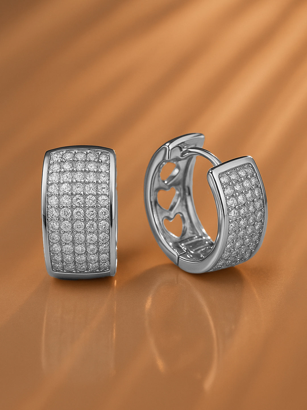 Sleek Silver American Diamond Zirconia Hoops フリーサイズ