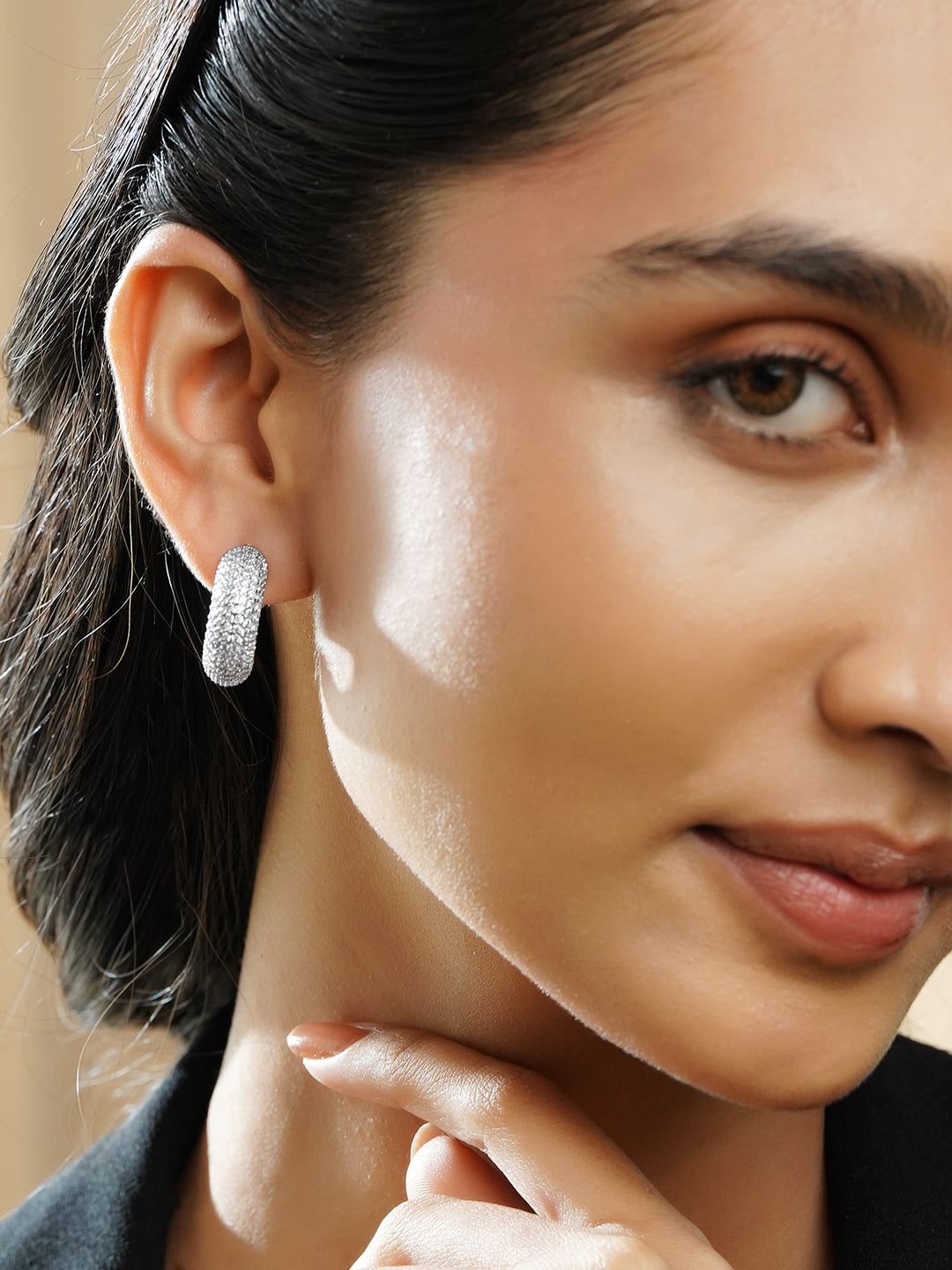 Rubans Rhodium-Plated Brass Crystal Zirconia Textured Dome Half Hoop Earrings フリーサイズ