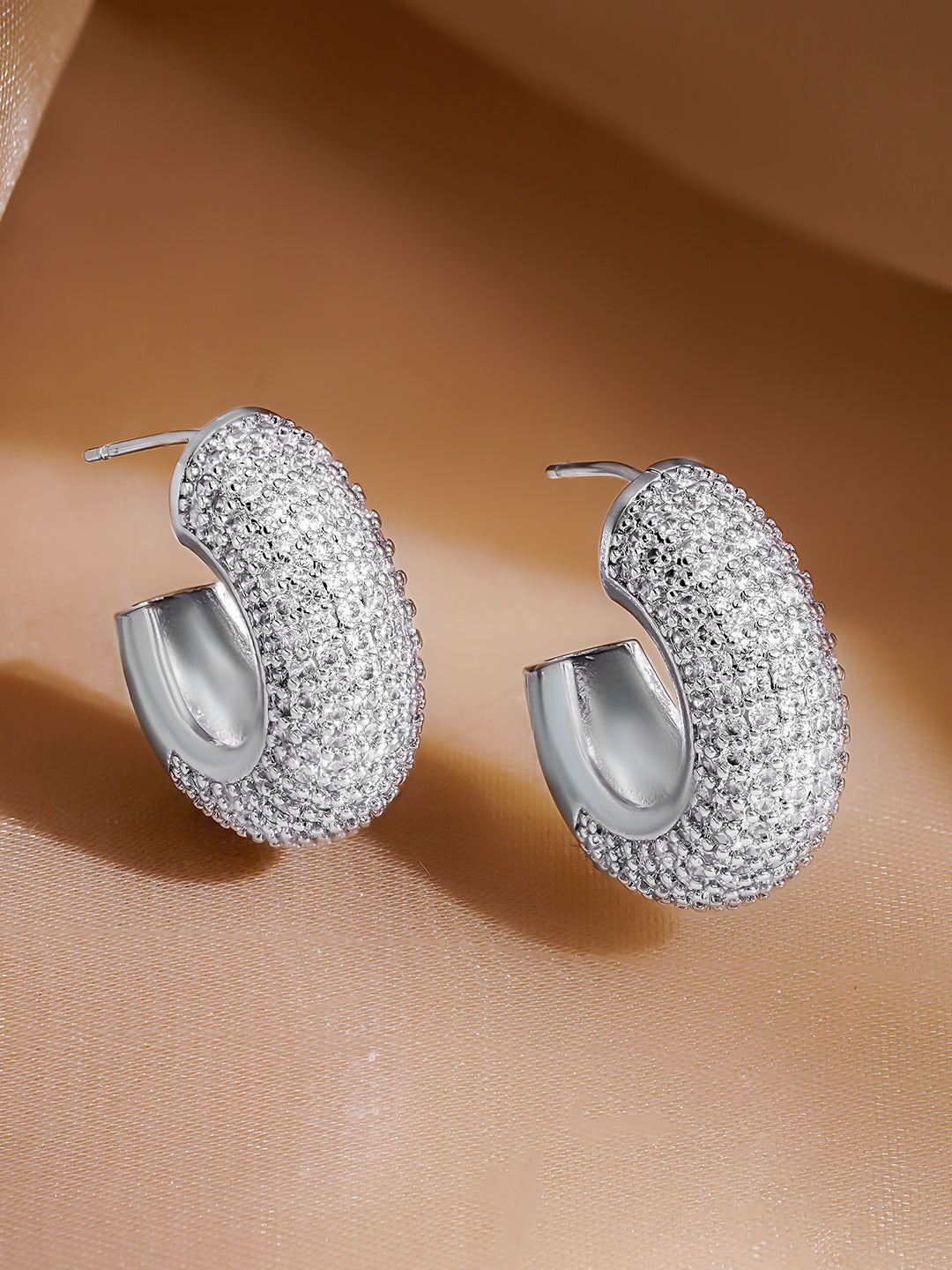 Rubans Rhodium-Plated Brass Crystal Zirconia Textured Dome Half Hoop Earrings フリーサイズ