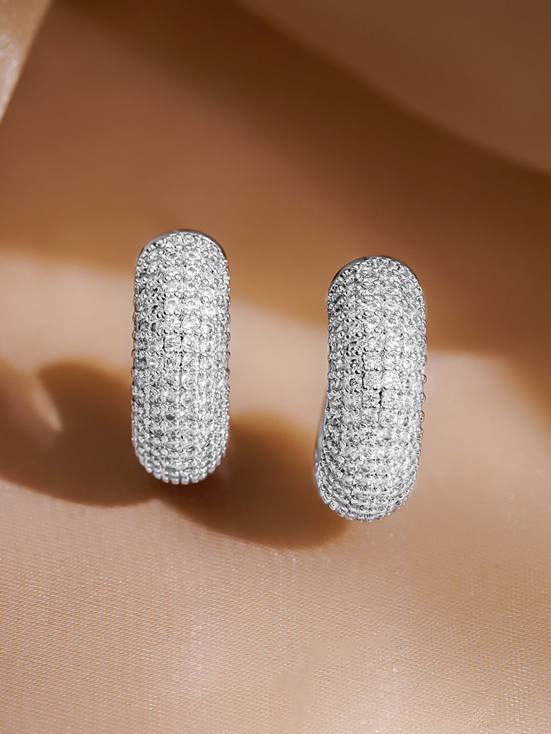Rubans Rhodium-Plated Brass Crystal Zirconia Textured Dome Half Hoop Earrings フリーサイズ