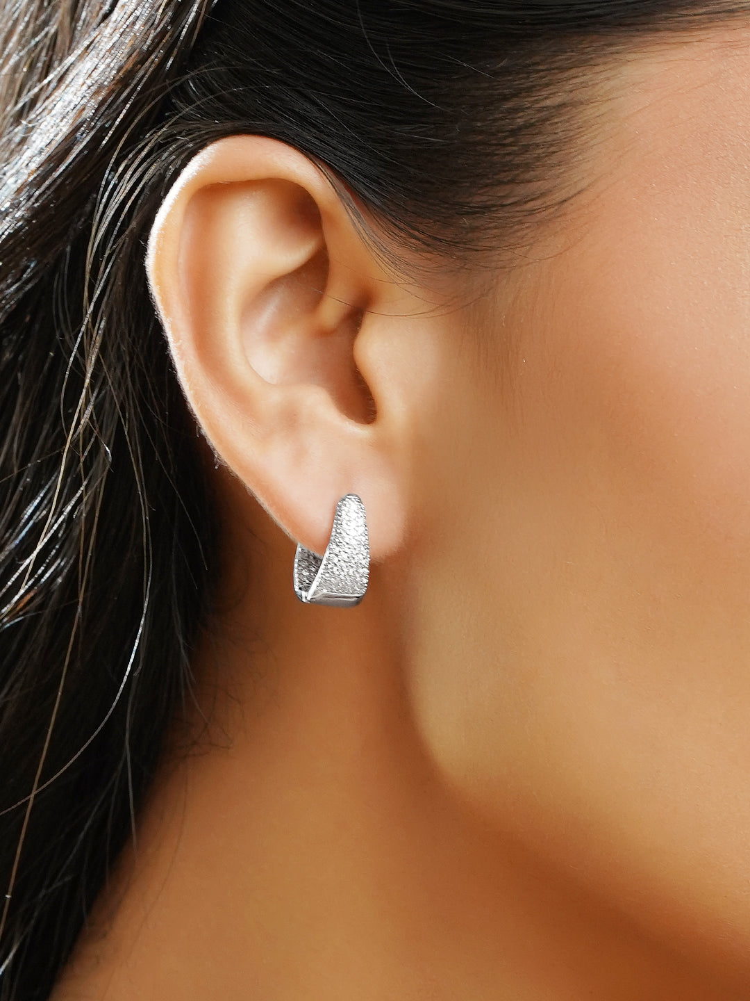 Rubans Rhodium-Plated Crystal Zirconia Tapered Minimal Huggie Hoop Earrings フリーサイズ
