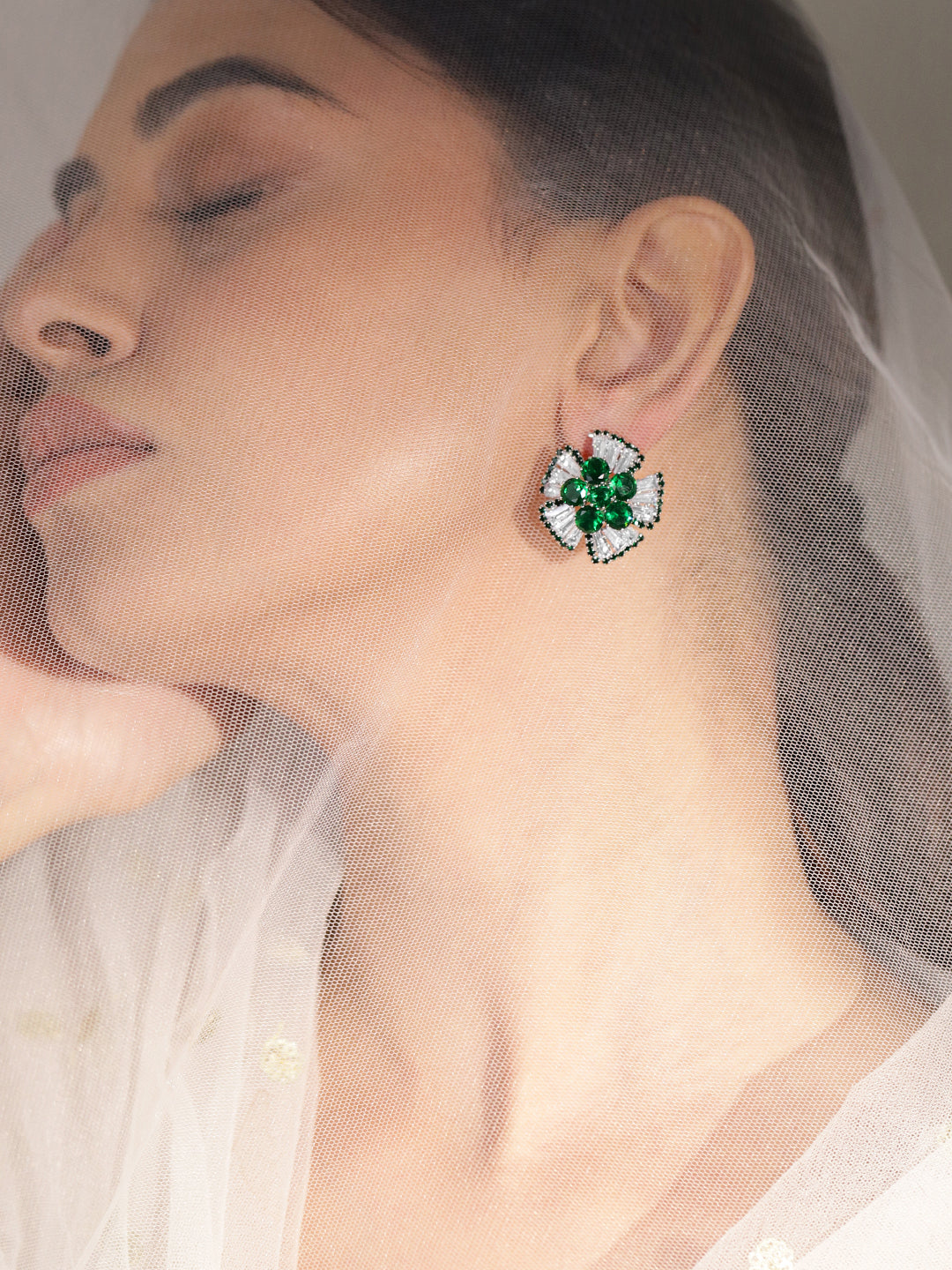 【Rubans】 Bold Chic Emerald and Crystal Stud Earrings｜ボールドシック エメラルド＆クリスタル スタッドイヤリング