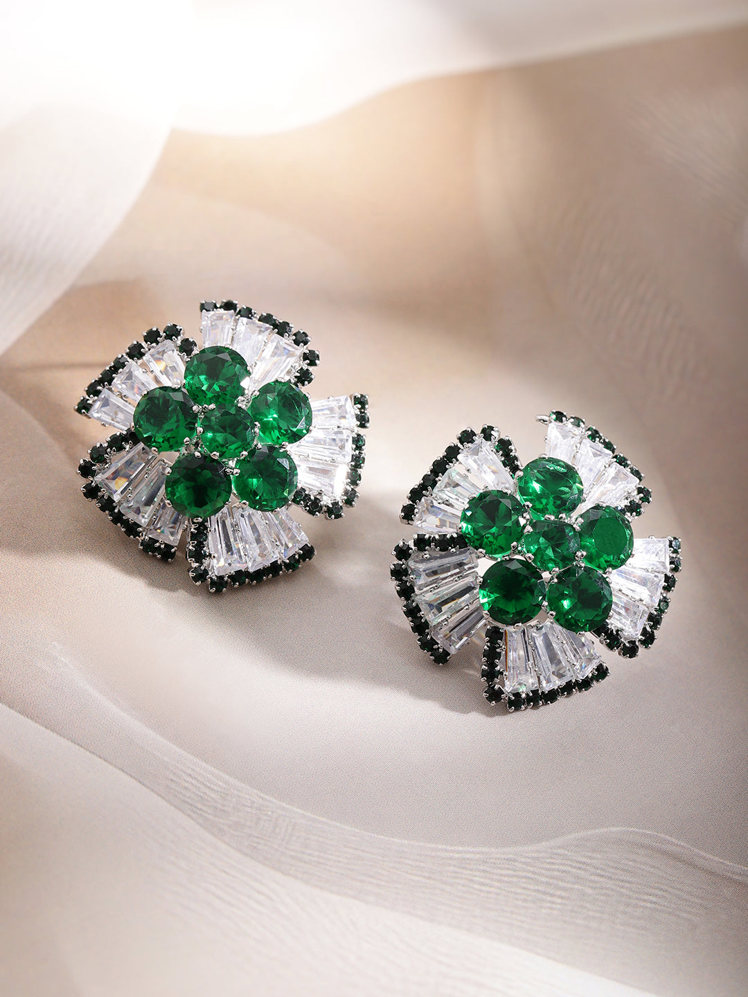 【Rubans】 Bold Chic Emerald and Crystal Stud Earrings｜ボールドシック エメラルド＆クリスタル スタッドイヤリング