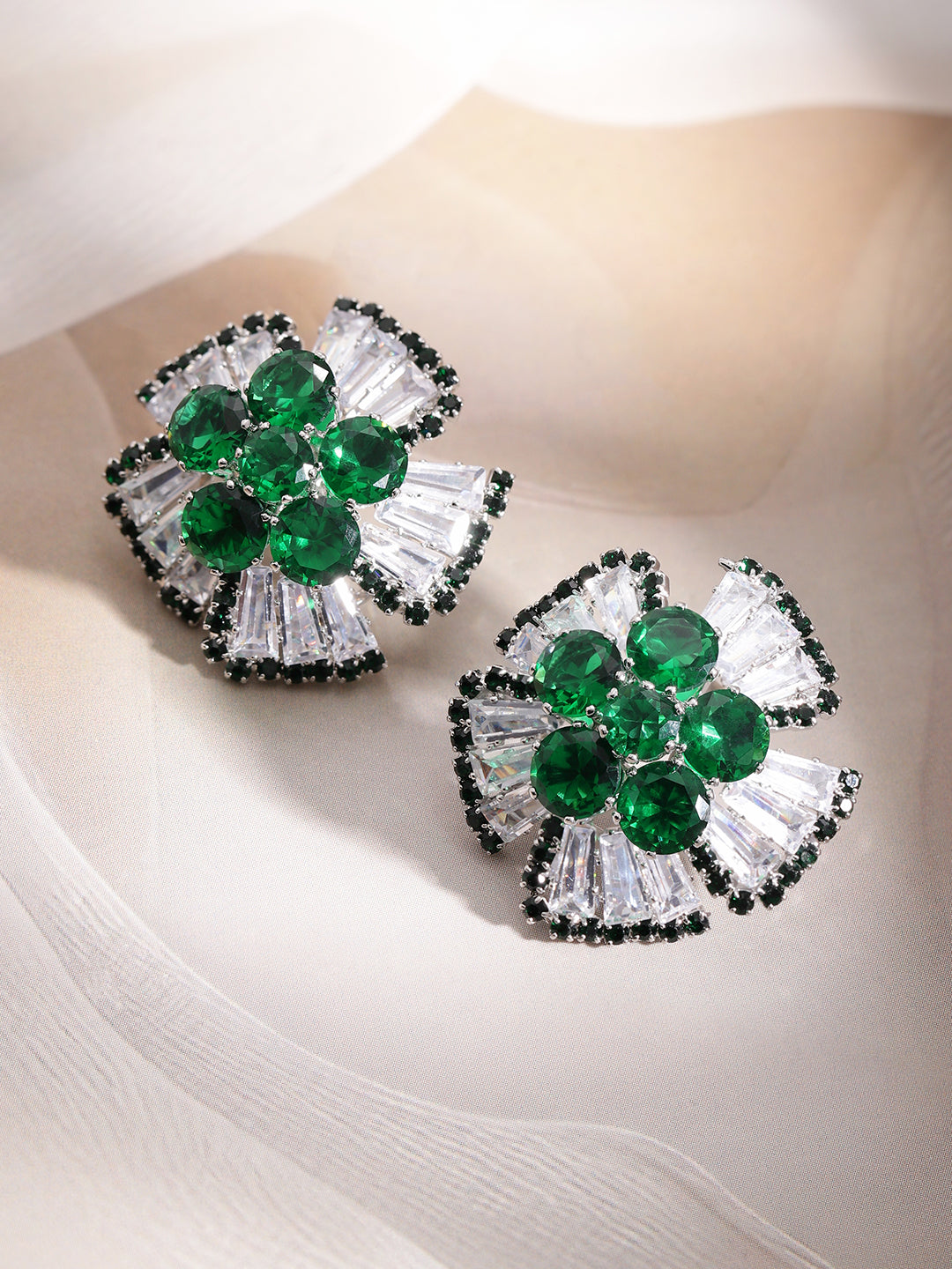 【Rubans】 Bold Chic Emerald and Crystal Stud Earrings｜ボールドシック エメラルド＆クリスタル スタッドイヤリング